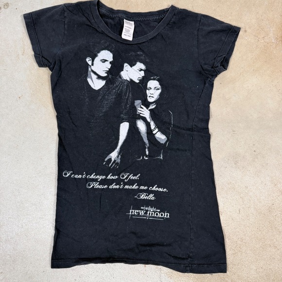 Tops - Twilight Saga New Moon Bella Swan Graphic T Shirt womens Medium Black